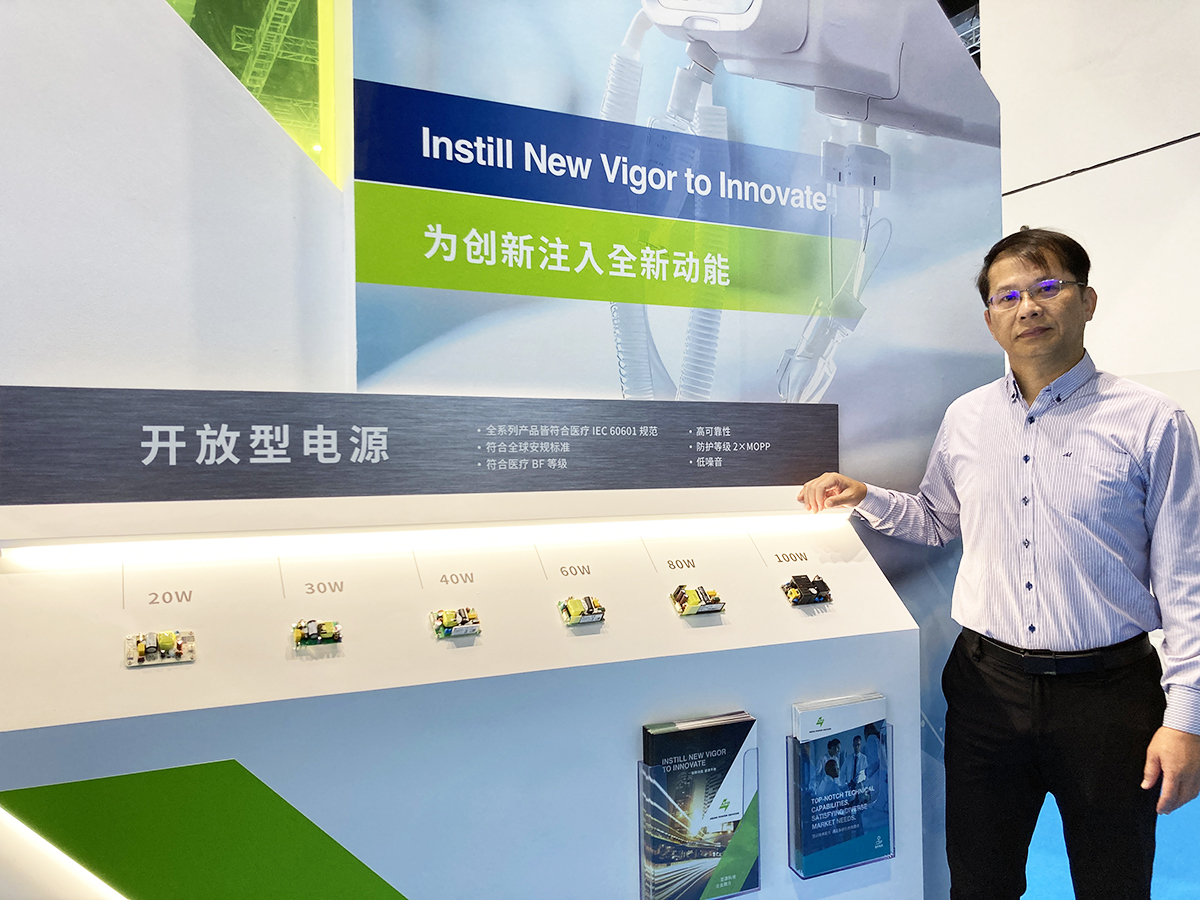 亚源科技电源系统事业总经理 庄荣源与医疗电源新品